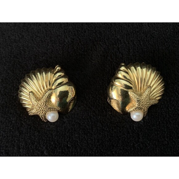 Avon Signed Seashell Starfish Sea Life Goldtone Faux Pearl Pierced Earrings Vtg - Picture 1 of 8